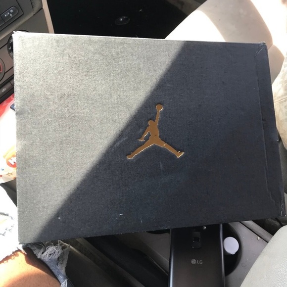 Pair of red air jordan 12's - Picture 4 of 4